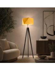 Drewniana lampa podłogowa na trójnogu LAGOS z musztardowym abażurem