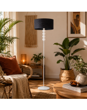 Czarna lampa stojąca do salonu BERMUDY BOHO z rattanowym kloszem