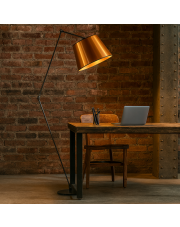 Czarna lampa stojąca z regulacją kąta padania światła MANILA MIRROR w stylu loftowym