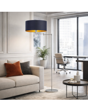 Chromowana lampa podłogowa na wysięgniku do salonu CANCUN GOLD z granatowym abażurem ze złotym wnętrzem w stylu glamour